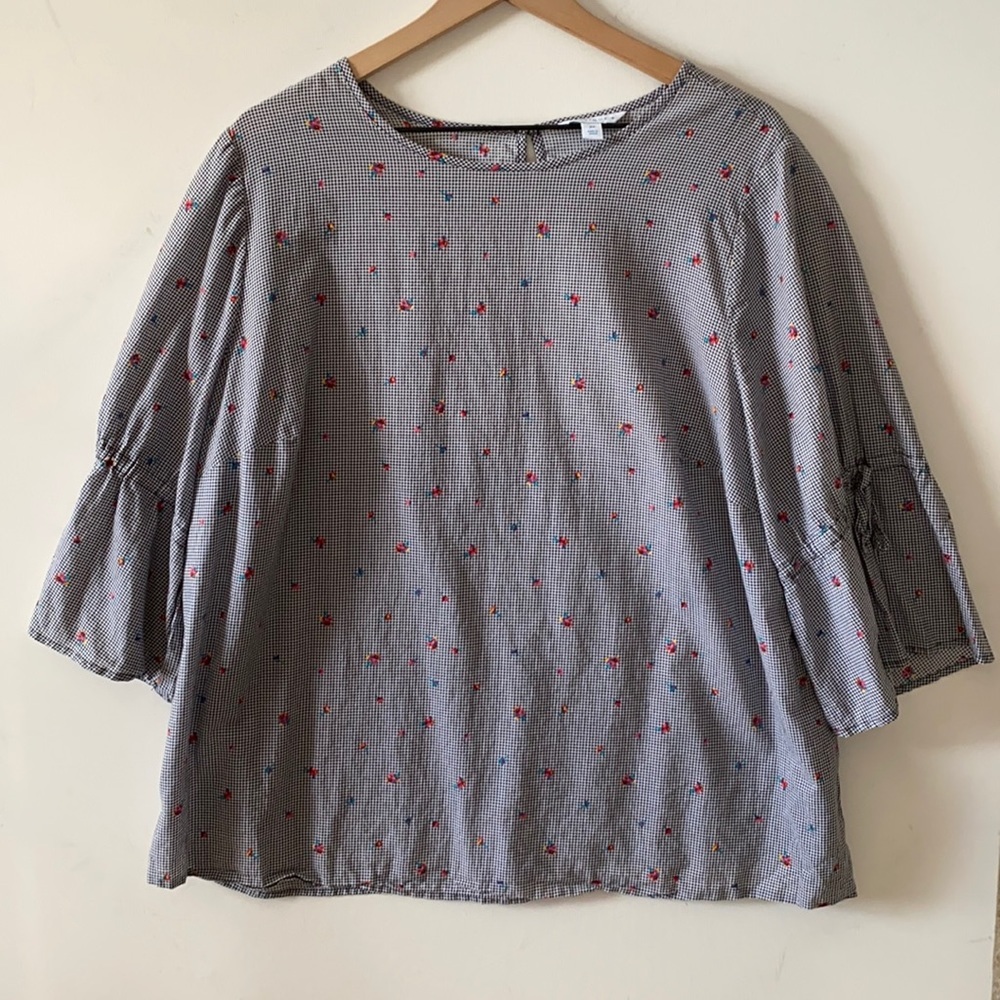 Boutique Floral Flutter 3/4 sleeve top, Size 2X